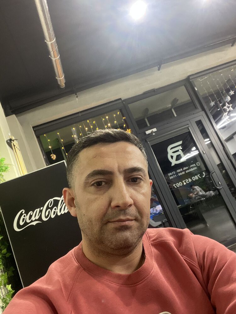  48640122  Murad, 42 ,    