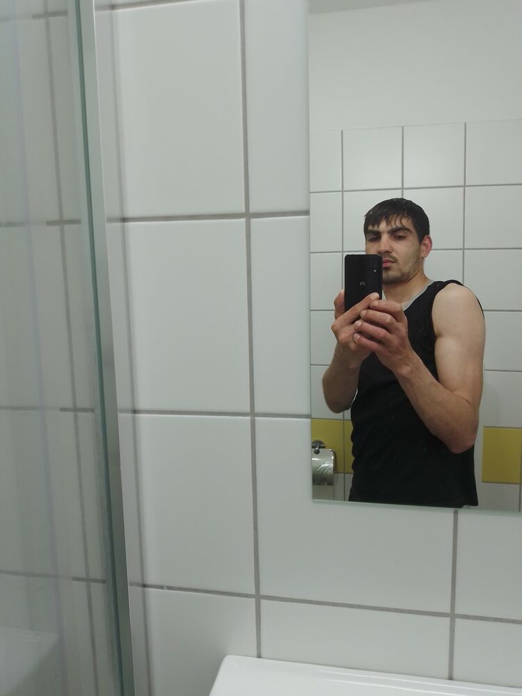  22748982  , 27 ,    