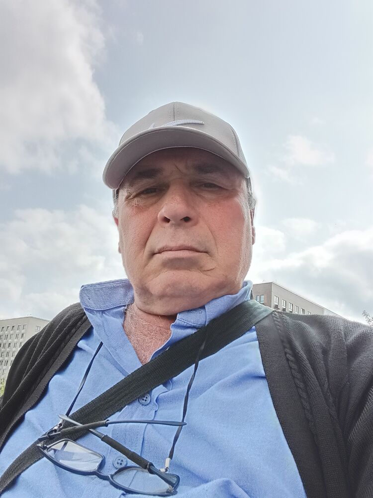  51968062  Adem, 56 ,    