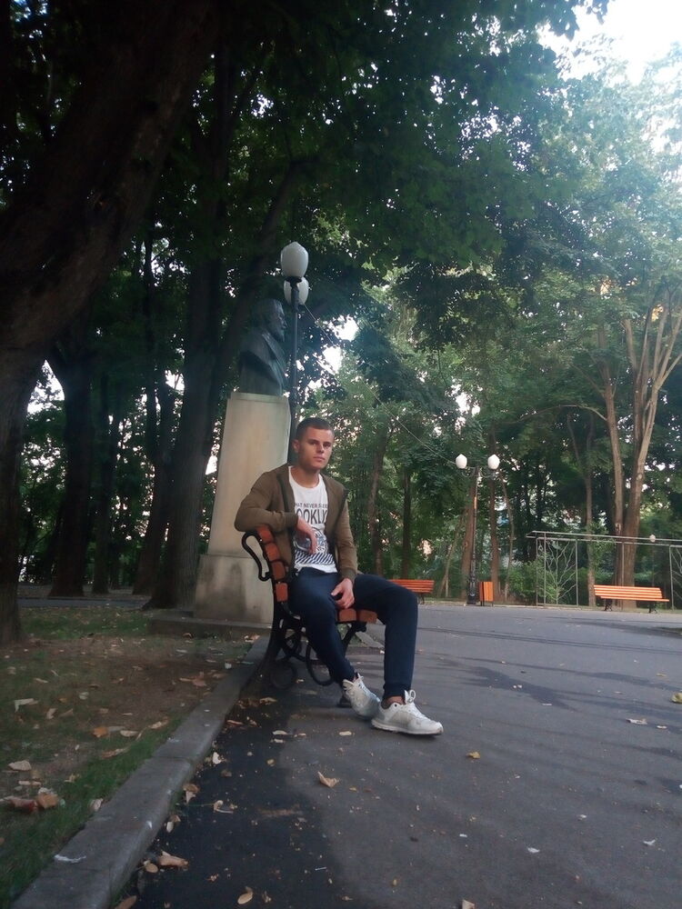  16980552  Adrian, 26 ,    