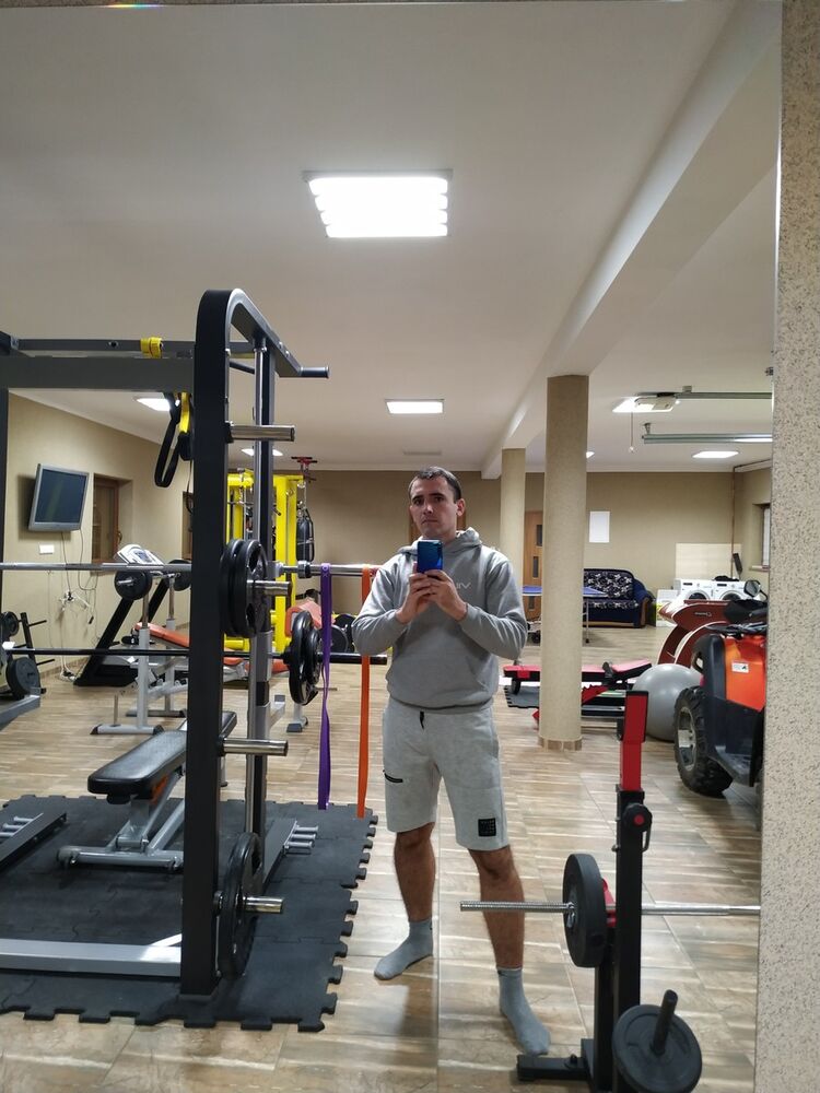  18827512  Denys, 37 ,    