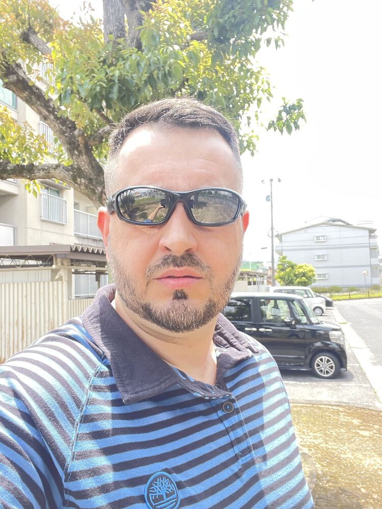  -,   Luis, 43 ,     , c 