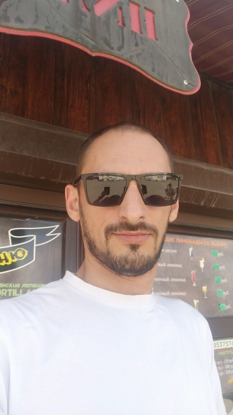  45022722  Artem, 41 ,    