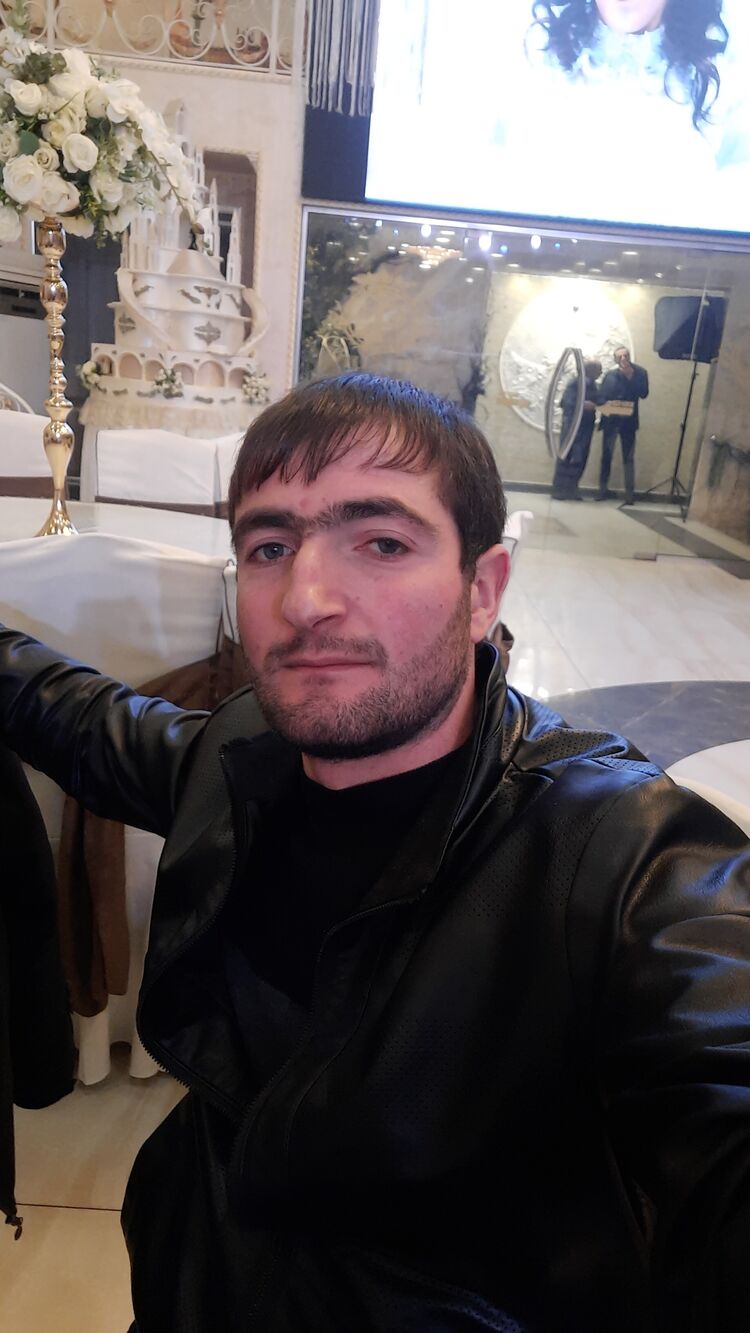  36081402  Narek, 31 ,     