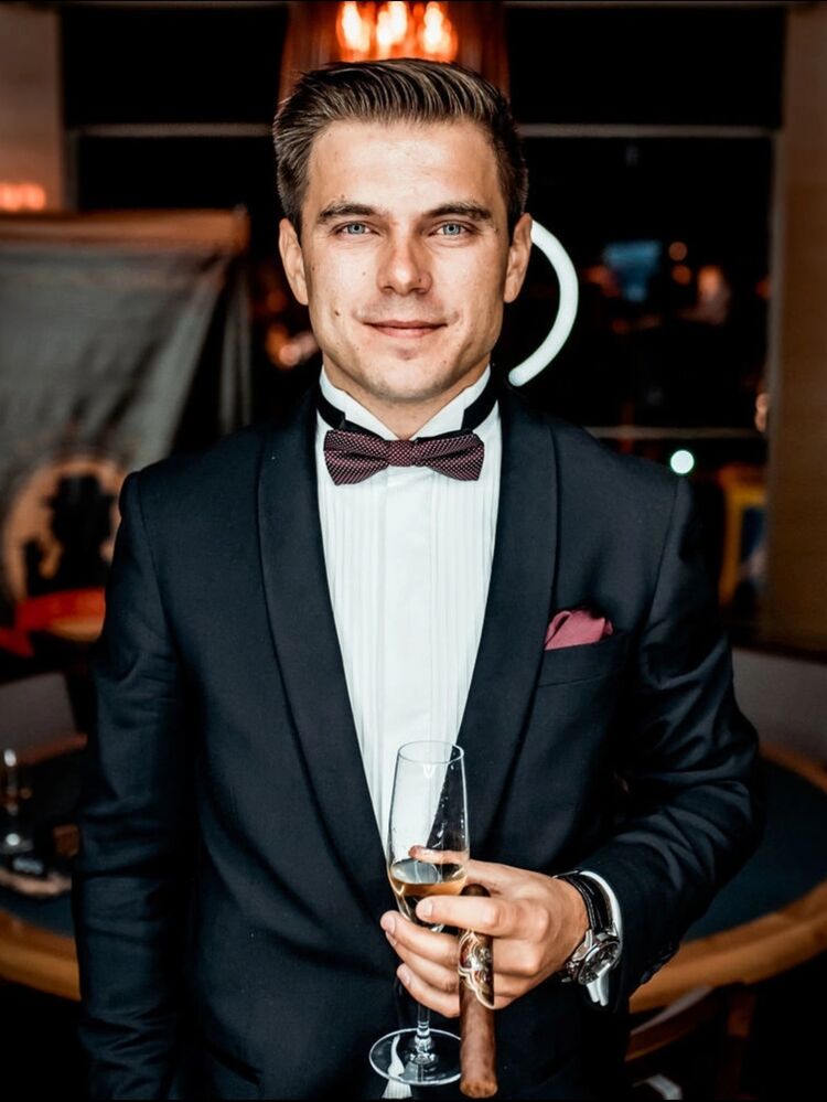  ,   Denis, 37 ,   