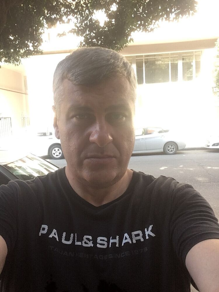  22275552  Irakli, 44 ,    
