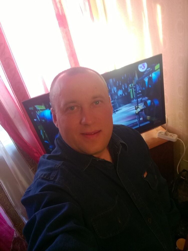 7451972  Igor, 46 ,     
