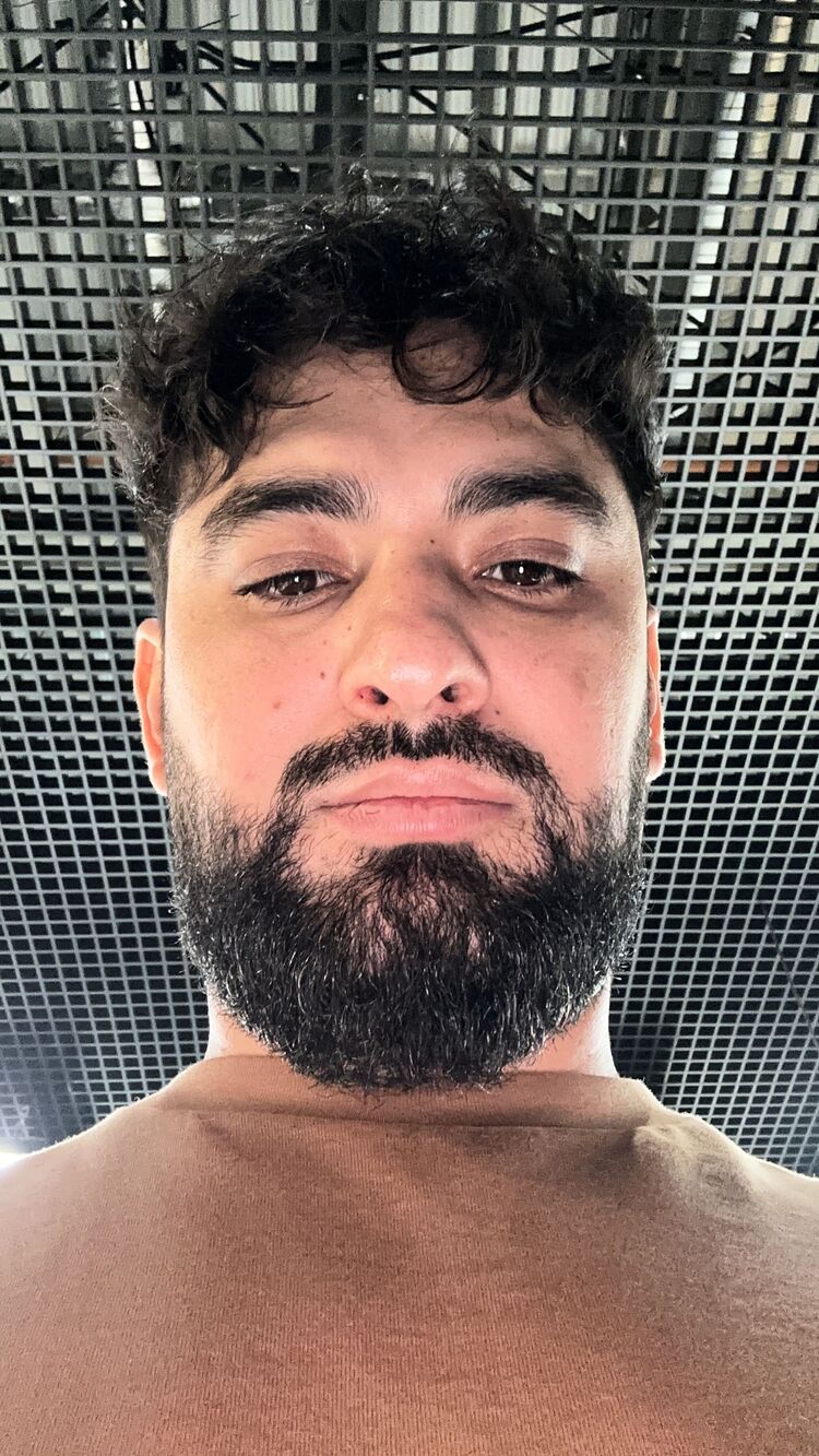  33848022  , 37 ,    -
