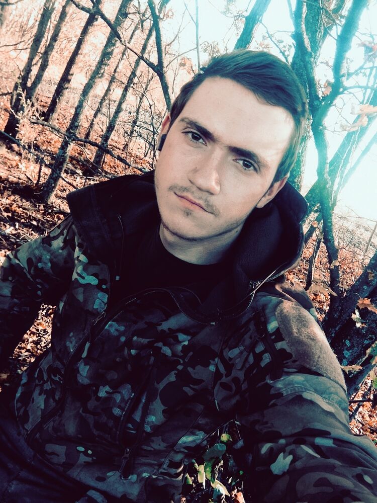 ,   Anton, 26 ,   ,   