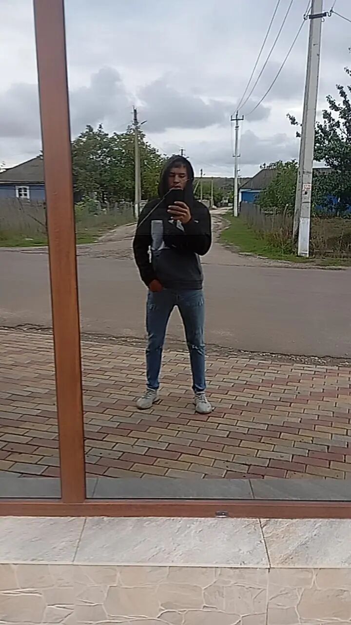  48052212  Sergiu, 19 ,    