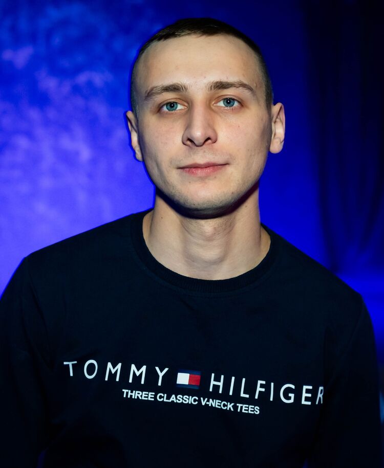  53569012  Andrei, 25 ,    