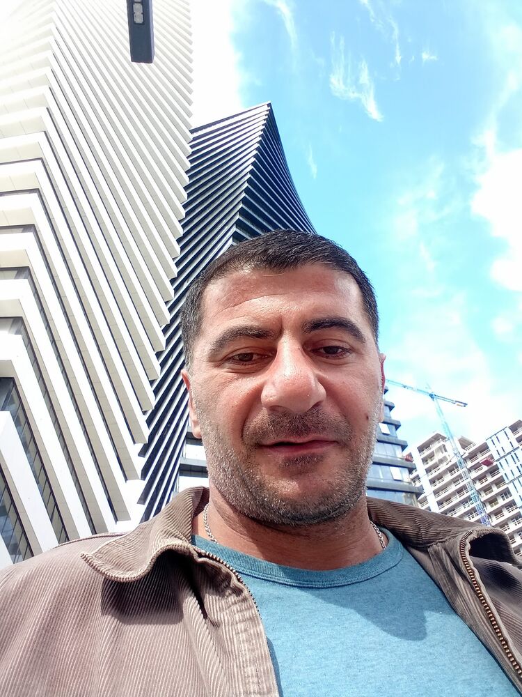  46588182  Leri, 44 ,    