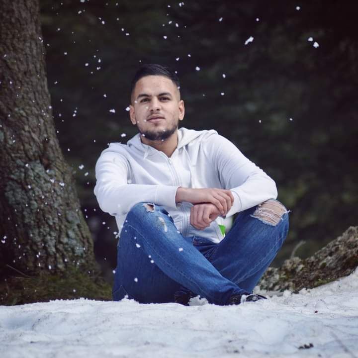  40648662  Oussama, 27 ,    Algiers