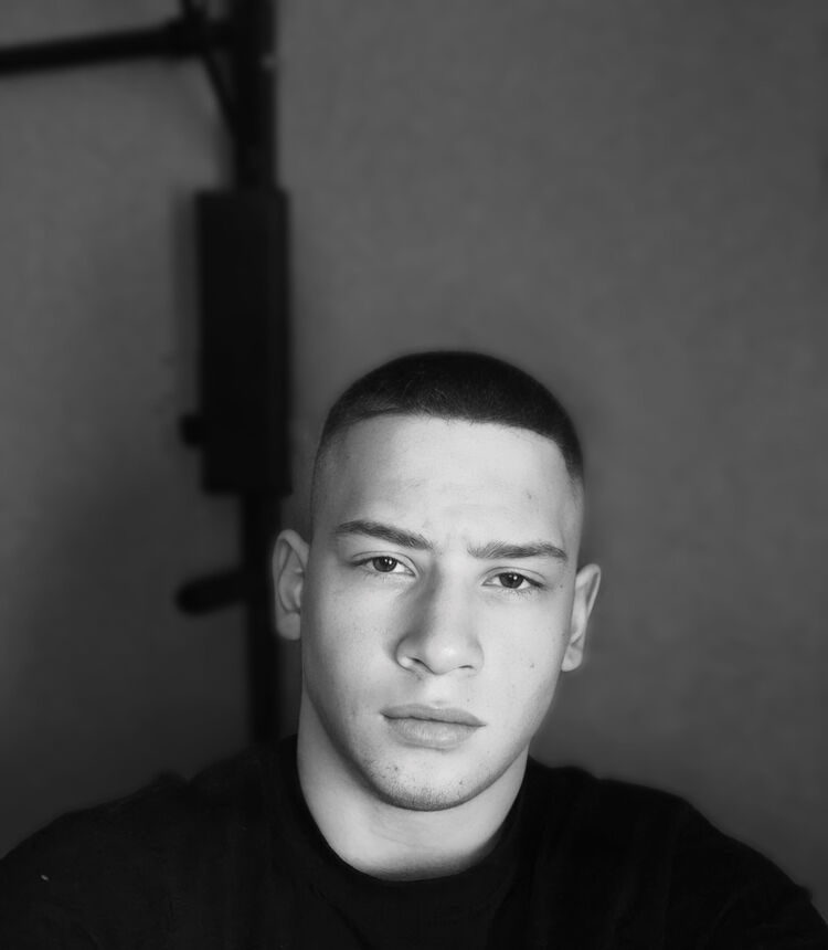  34581142  , 20 ,    