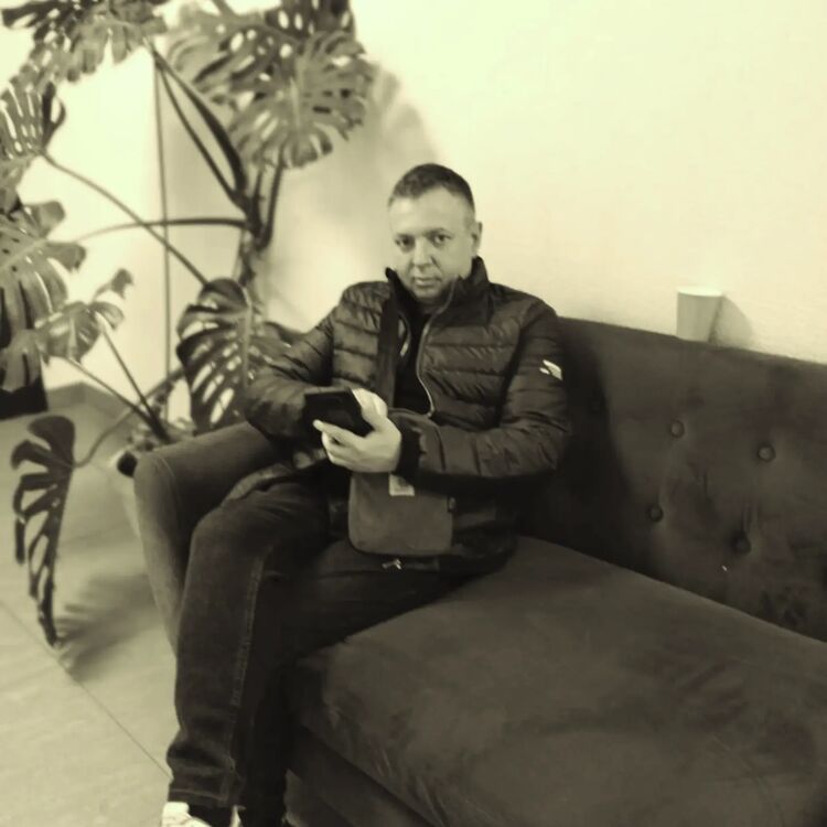  ,   Yury, 44 ,   ,   , c , 