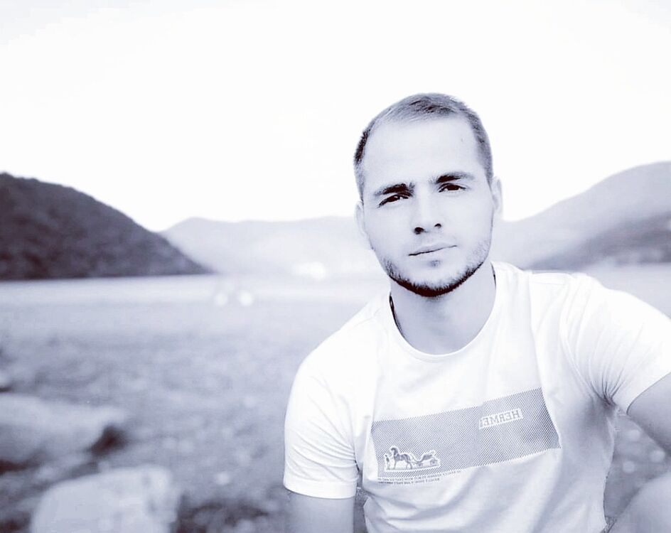  18857312  Gio, 30 ,    