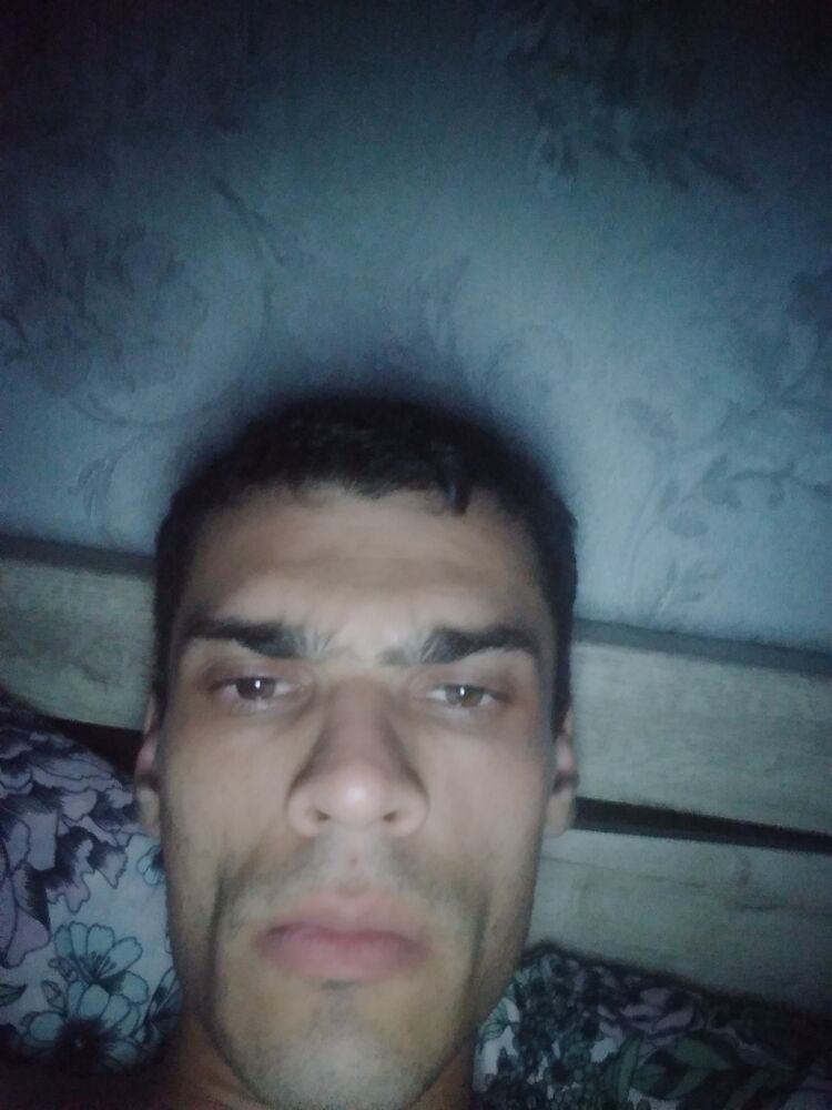  45706472  Robert, 28 ,    