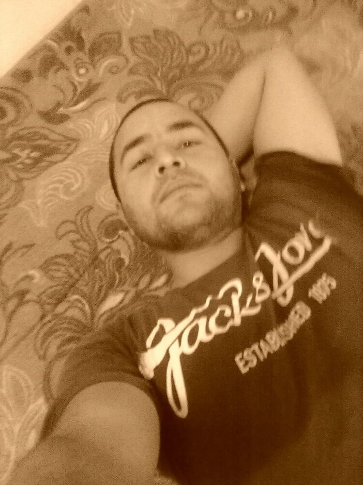  8895702  Farrux, 32 ,    