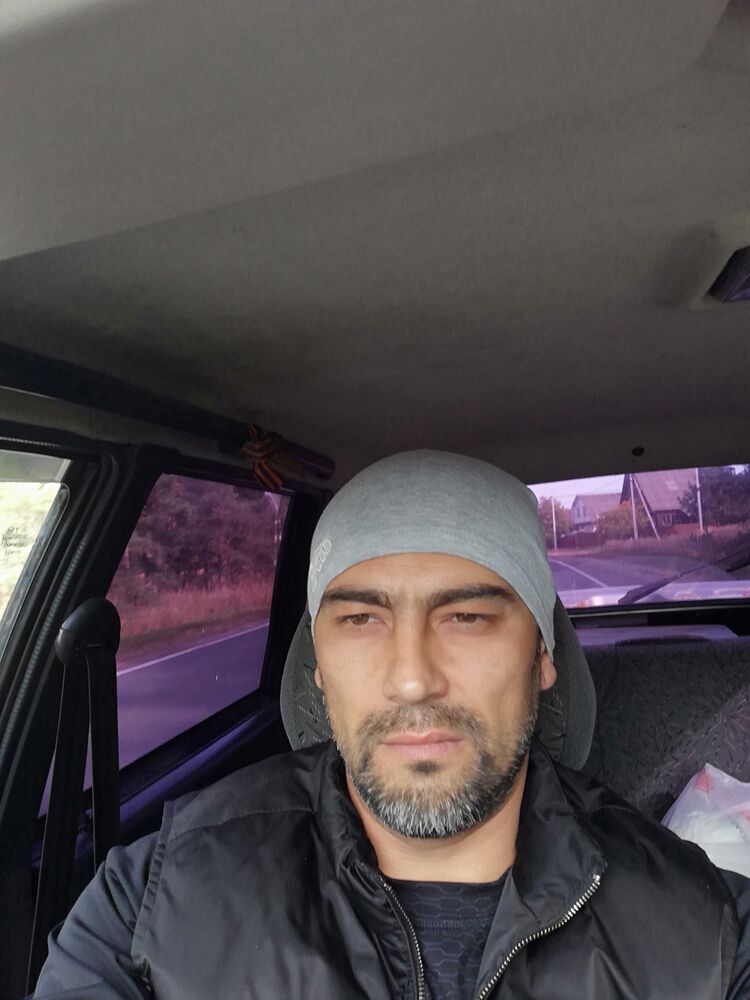  32297352  Roman, 46 ,    