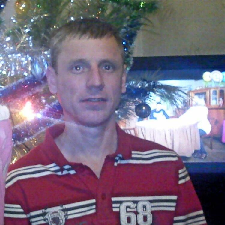  22509742  Andriy, 47 ,    