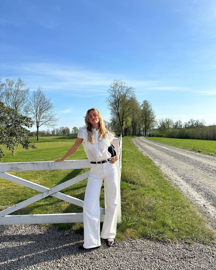  52254632  , 28 ,    Praha