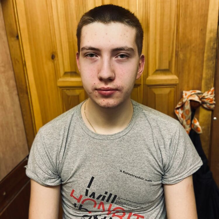  33221002  Denis, 24 ,    