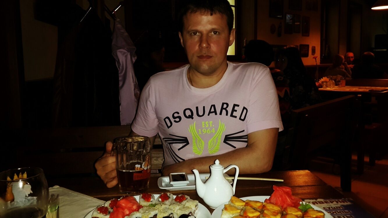  53377432  Makar, 37 ,    