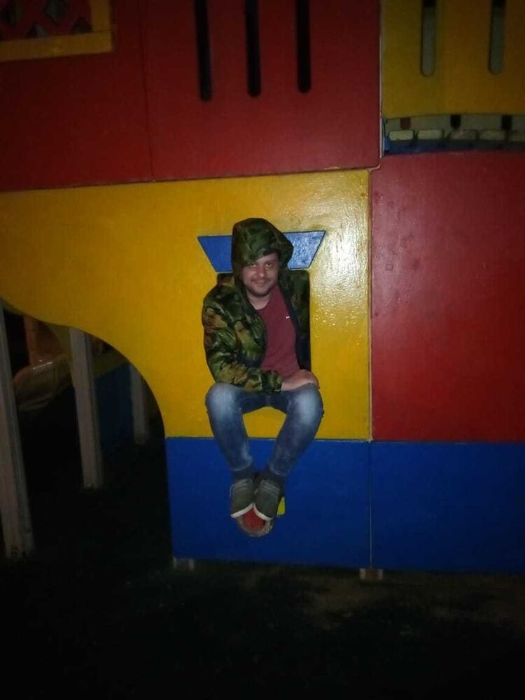  12425342  Pavel, 42 ,    