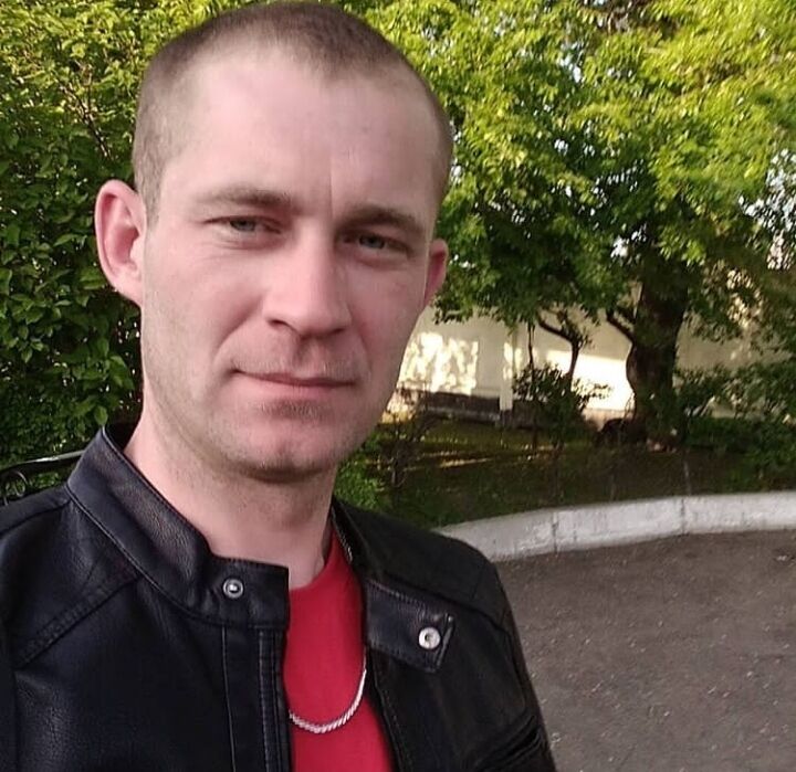  27325232  Vladislav, 39 ,    