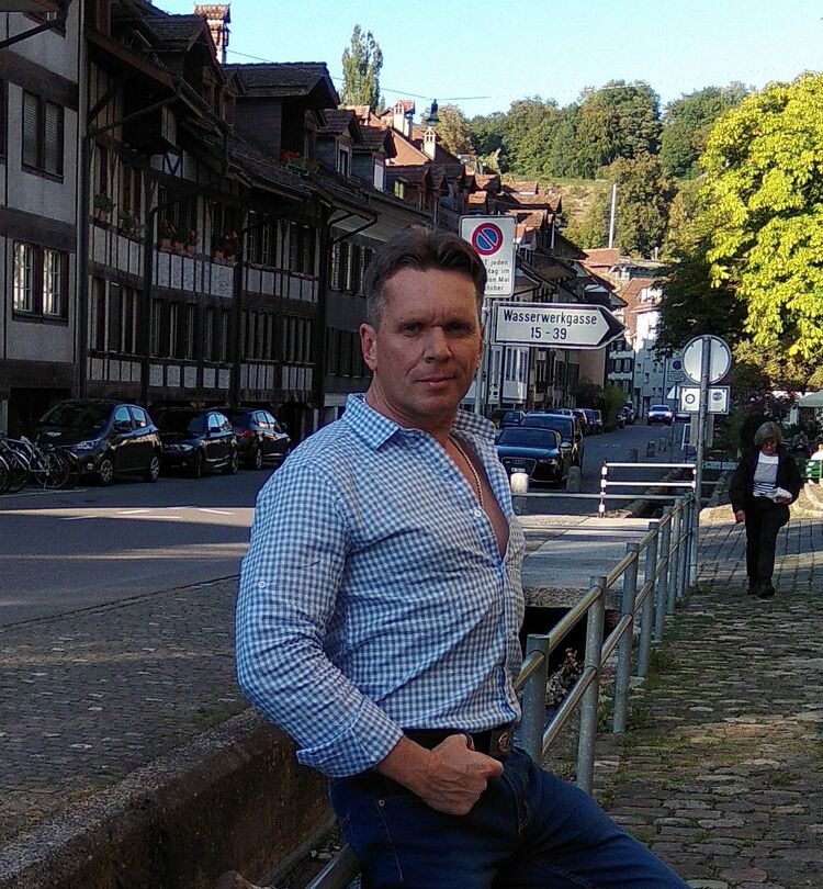  54418572  Valerii, 45 ,    