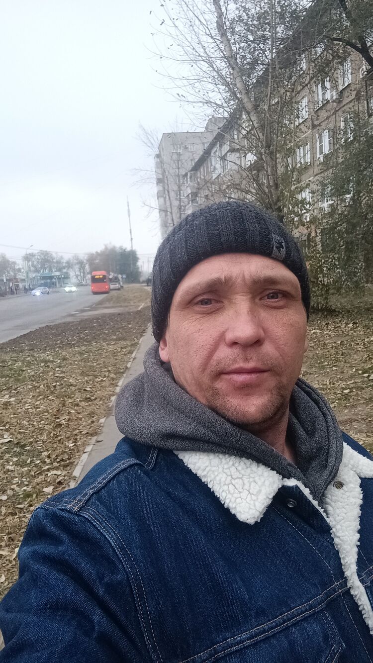  54236712  Alexander, 41 ,    