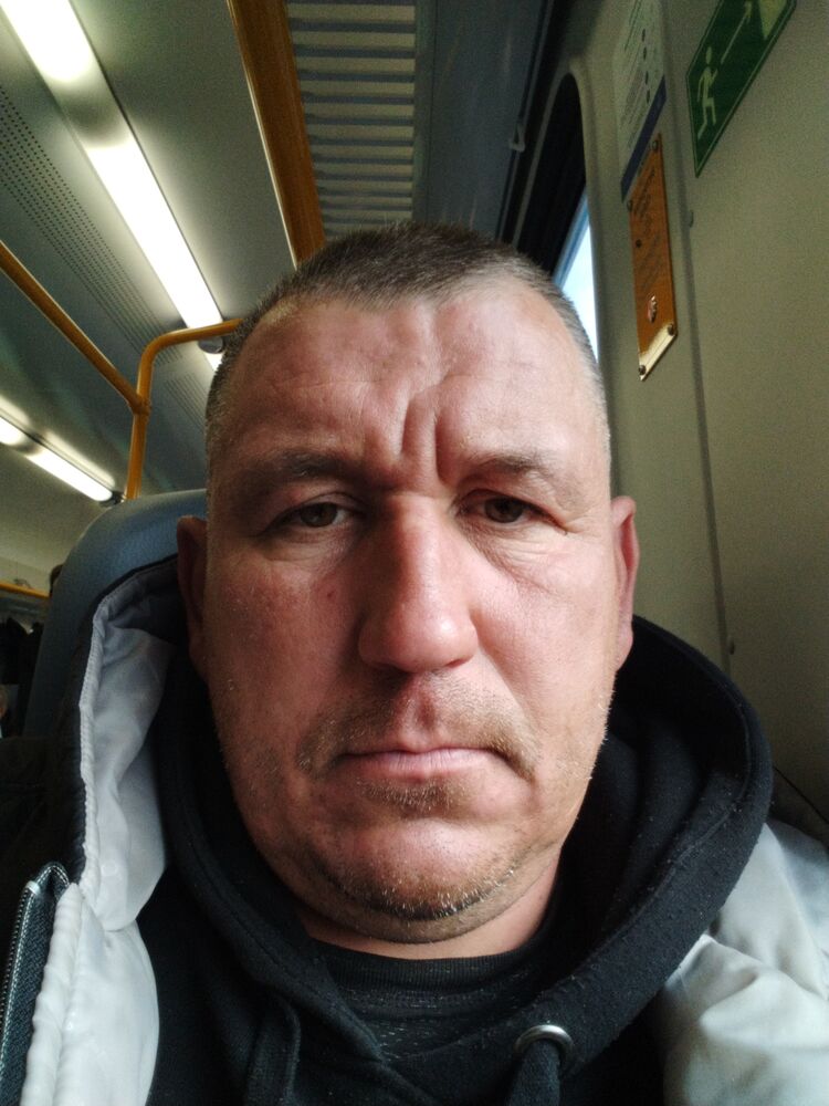  ,   Viktor, 48 ,   ,   