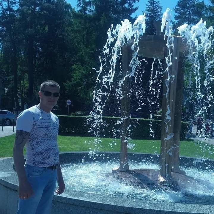  49626132  Andrei, 37 ,    