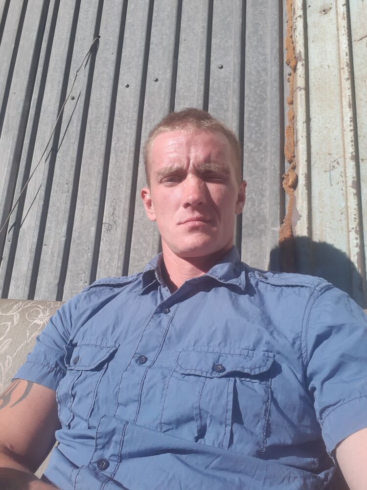  28420682  Pavel, 36 ,    