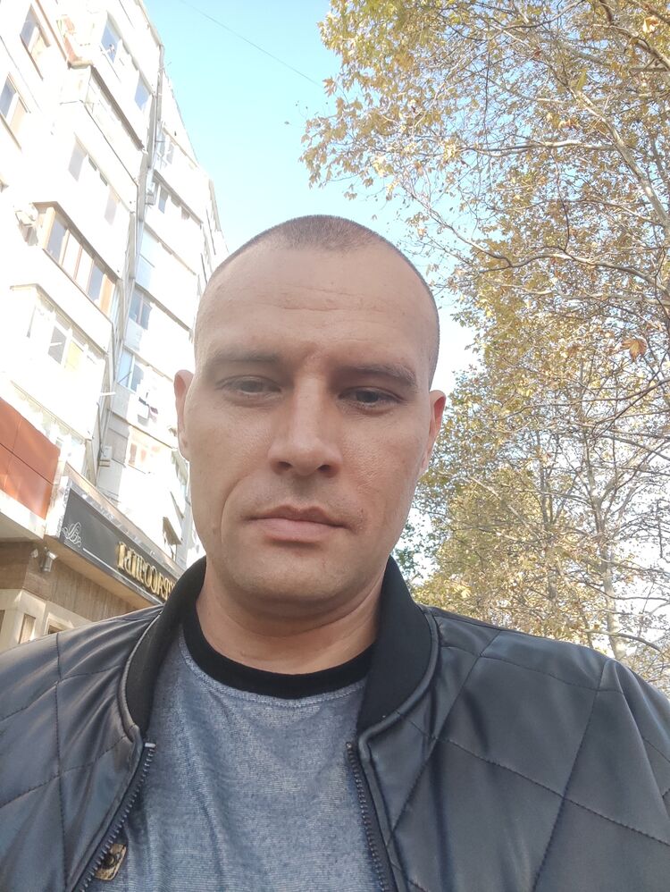  41212092  Aleks, 41 ,    