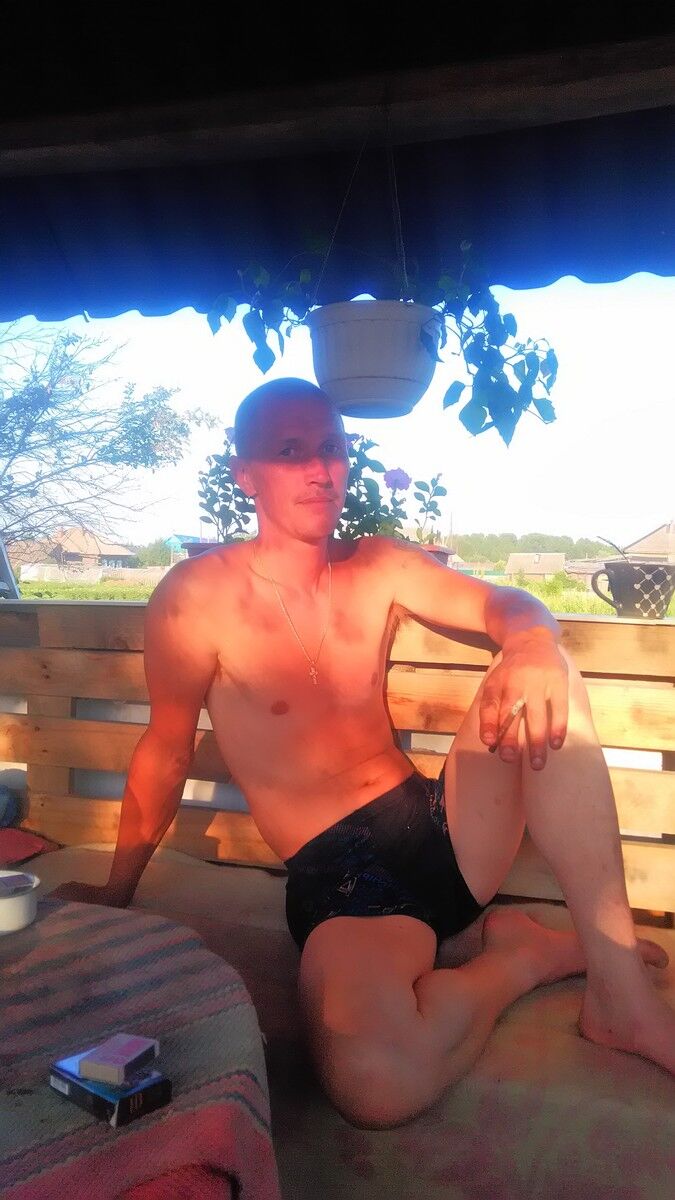 ,   Alex, 39 ,   