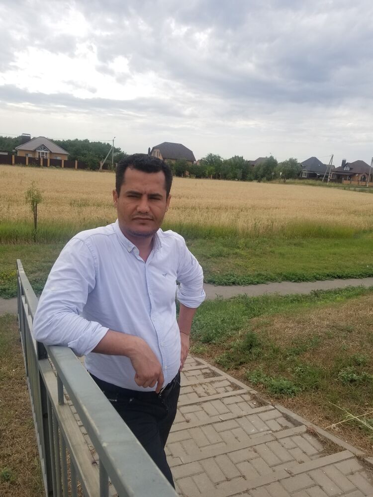  ,   Younes, 37 ,   ,   , 