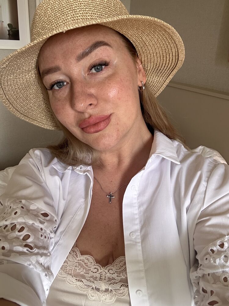  52533292  Anna, 39 ,    