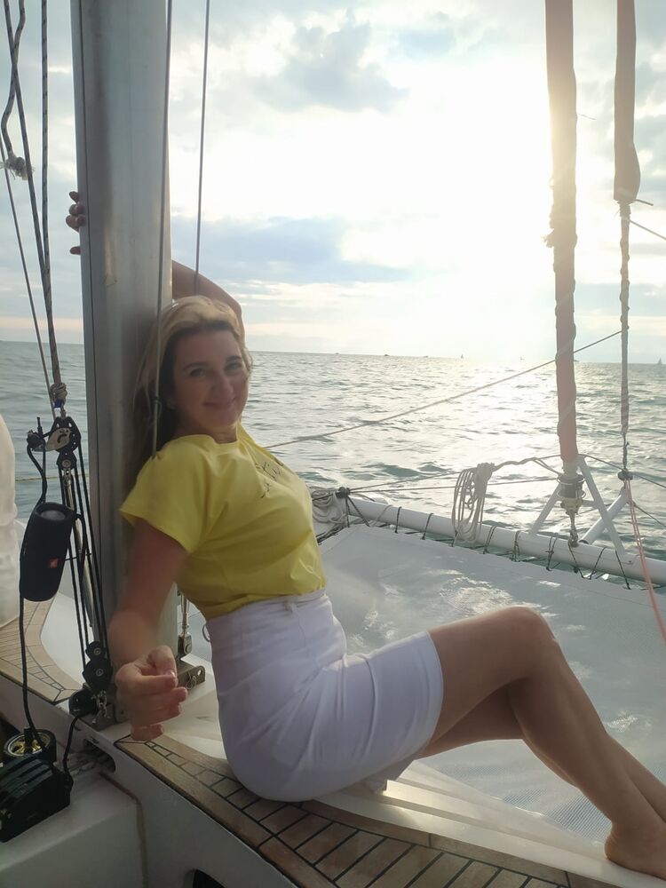  35726582  Elena, 47 ,    