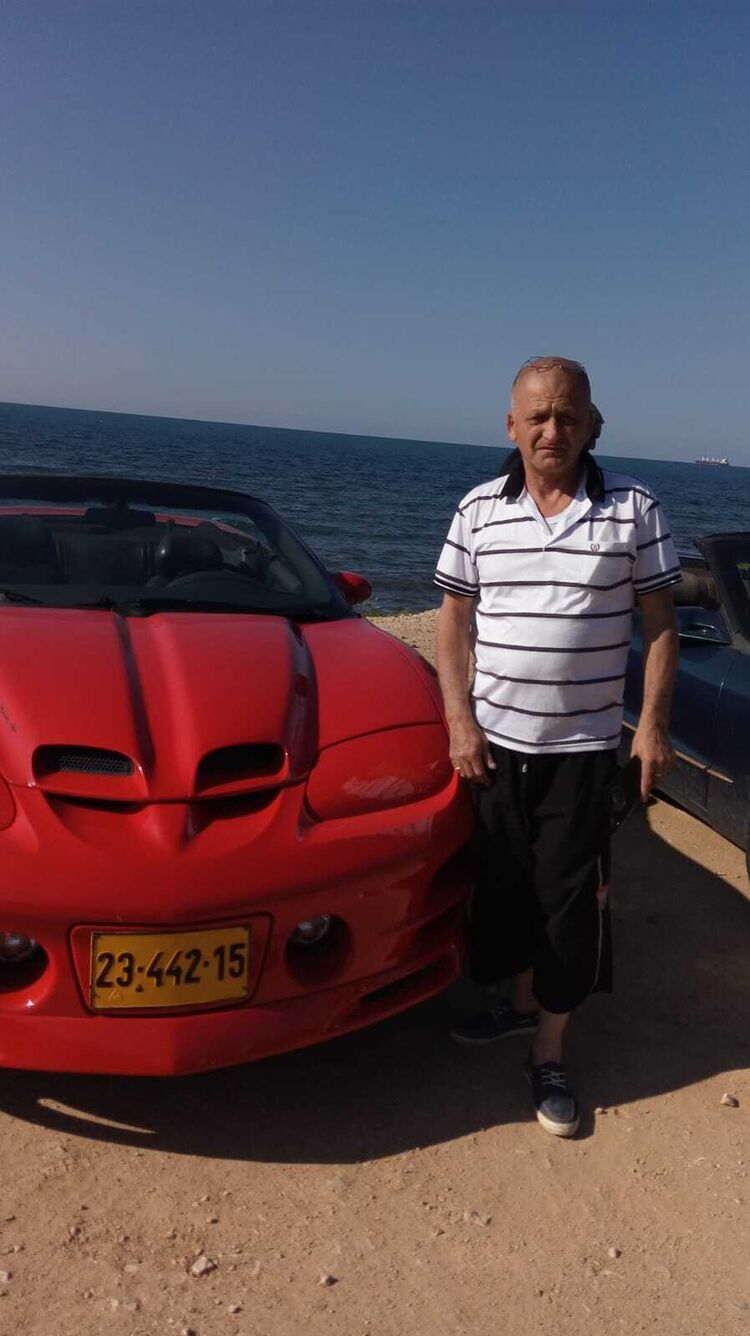  39639122  Mihail, 54 ,    
