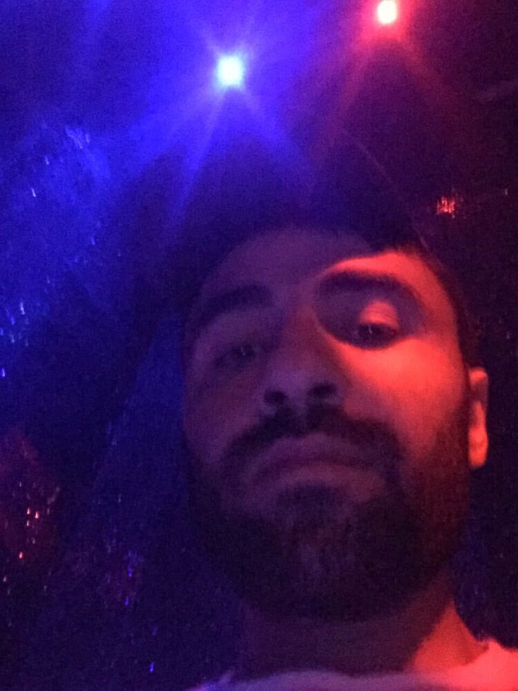  24636932  Vik, 25 ,    