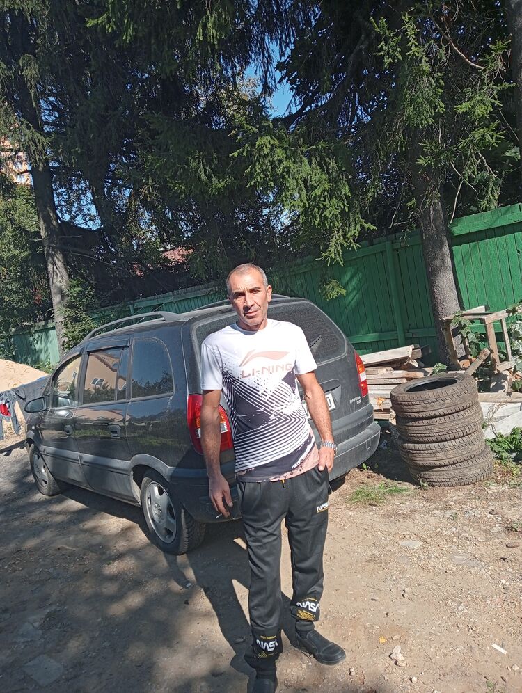  37923802  , 49 ,    