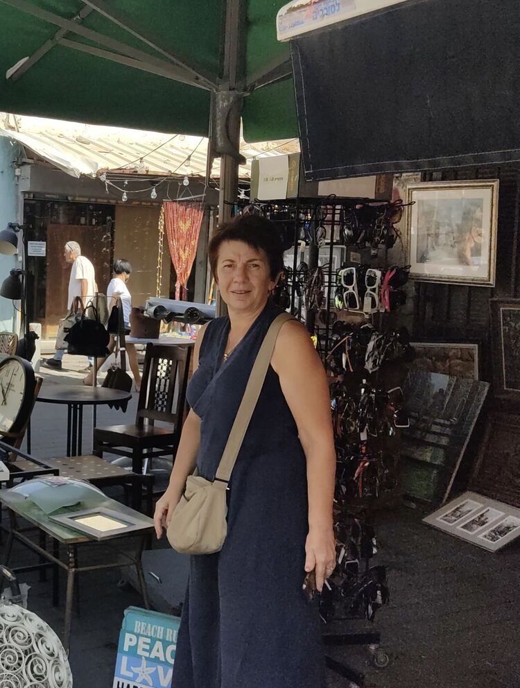  51272402  Tanya, 59 ,    Even Yehuda