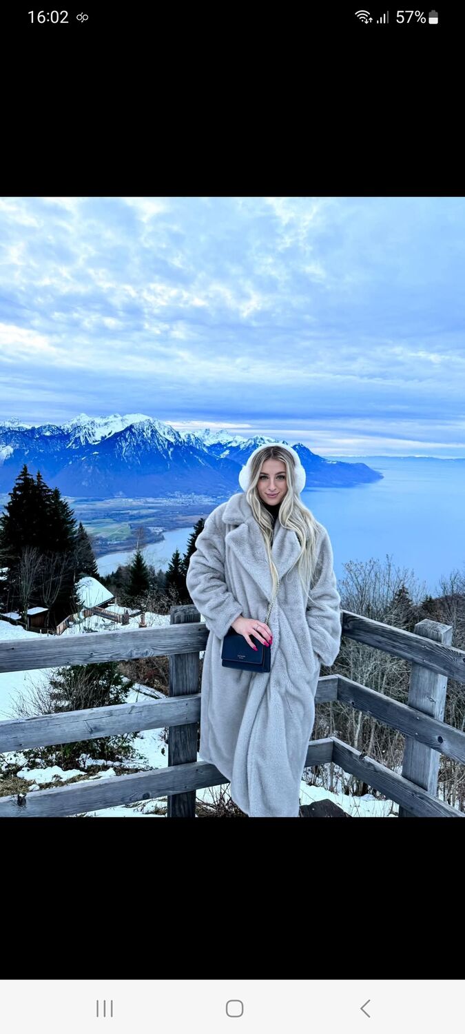  49824742  Arina, 41 ,    