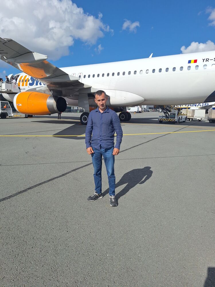 46355792  Vadim, 37 ,    