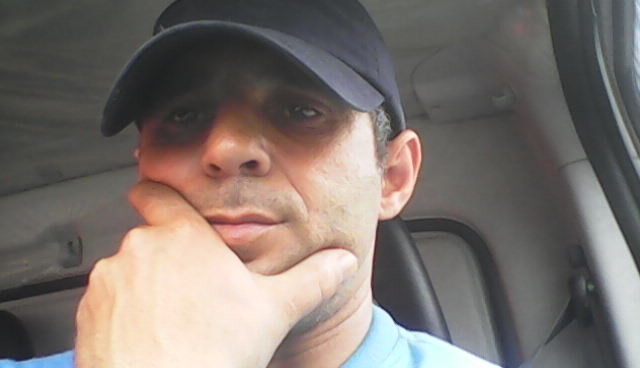 6048102  Artur, 49 ,    