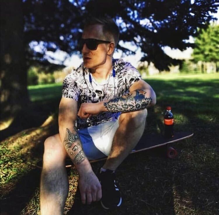  35285962  , 32 ,    -