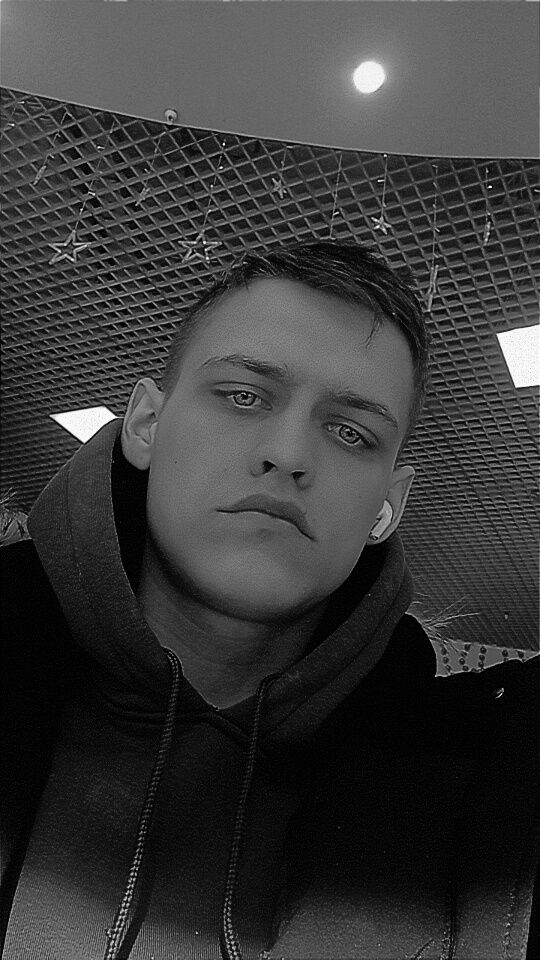  33206292  Ruslan, 22 ,    