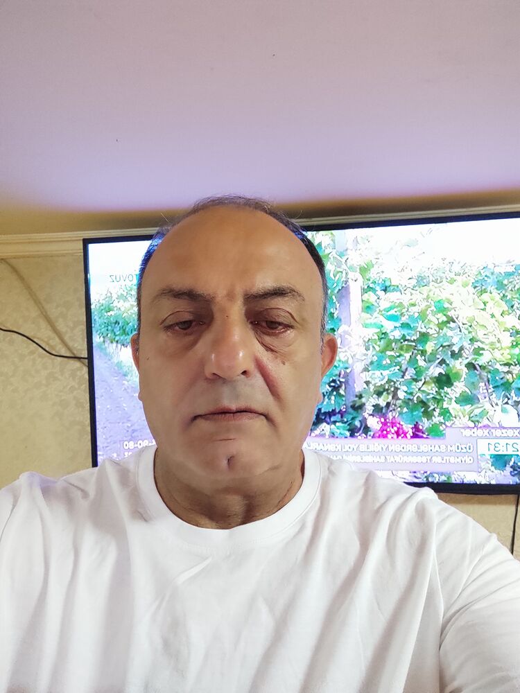  49510372  Elcin, 50 ,    