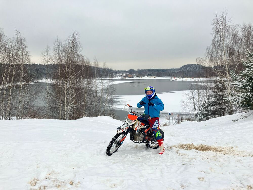  54323322  Ilya, 23 ,    